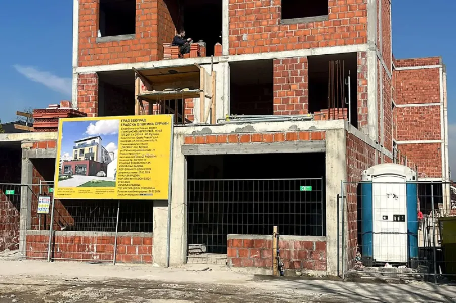 Stambeno-poslovni objekat Surčin